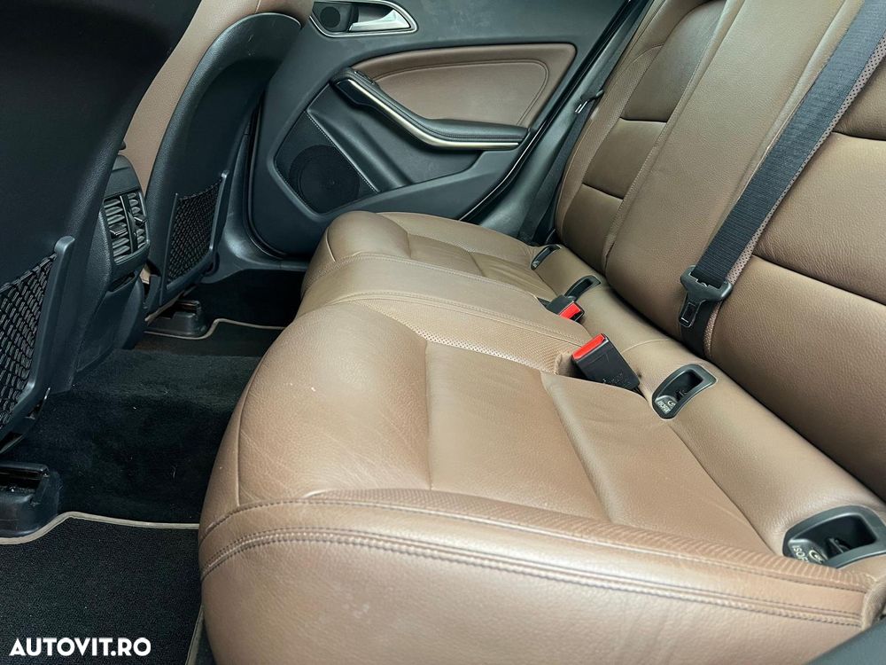 Mercedes-Benz GLA 200 d Activity Edition - 12