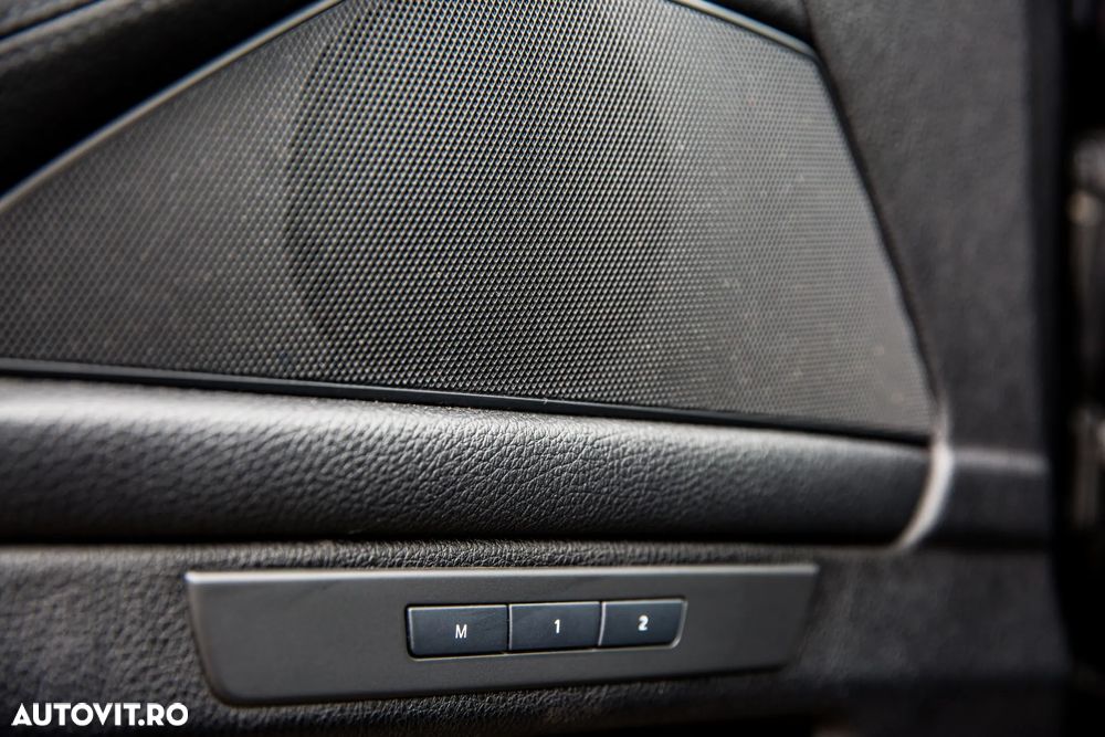 BMW Seria 5 525d xDrive - 29