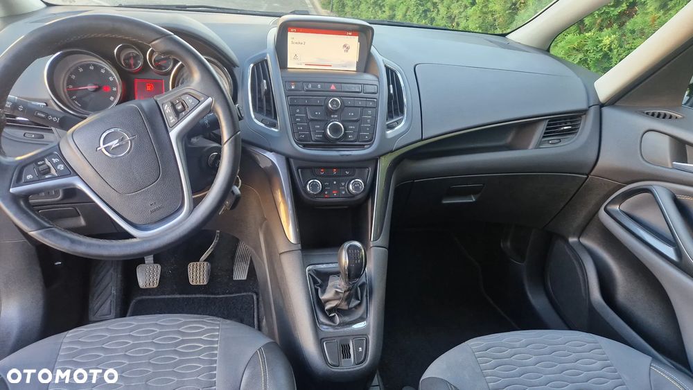 Opel Zafira - 10