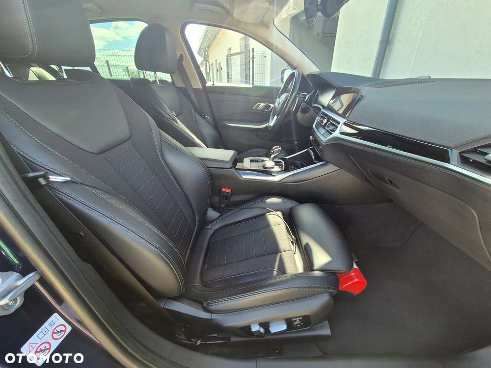 BMW Seria 3 330e Sport Line - 8