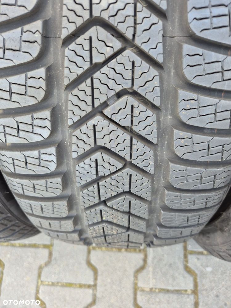 Opony Pirelli 225 40 R18 - 4
