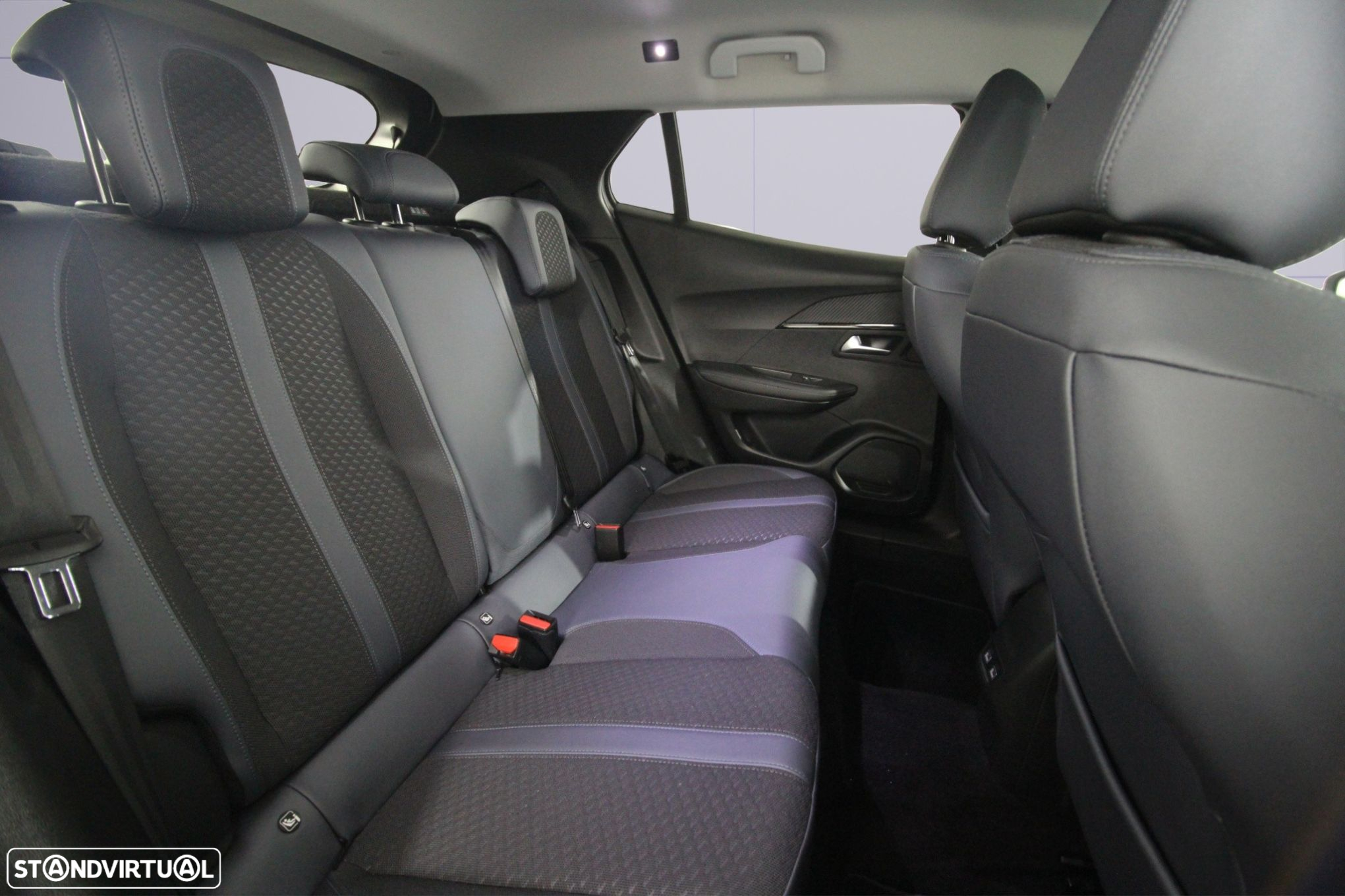Peugeot e-2008 50 kWh Allure - 13