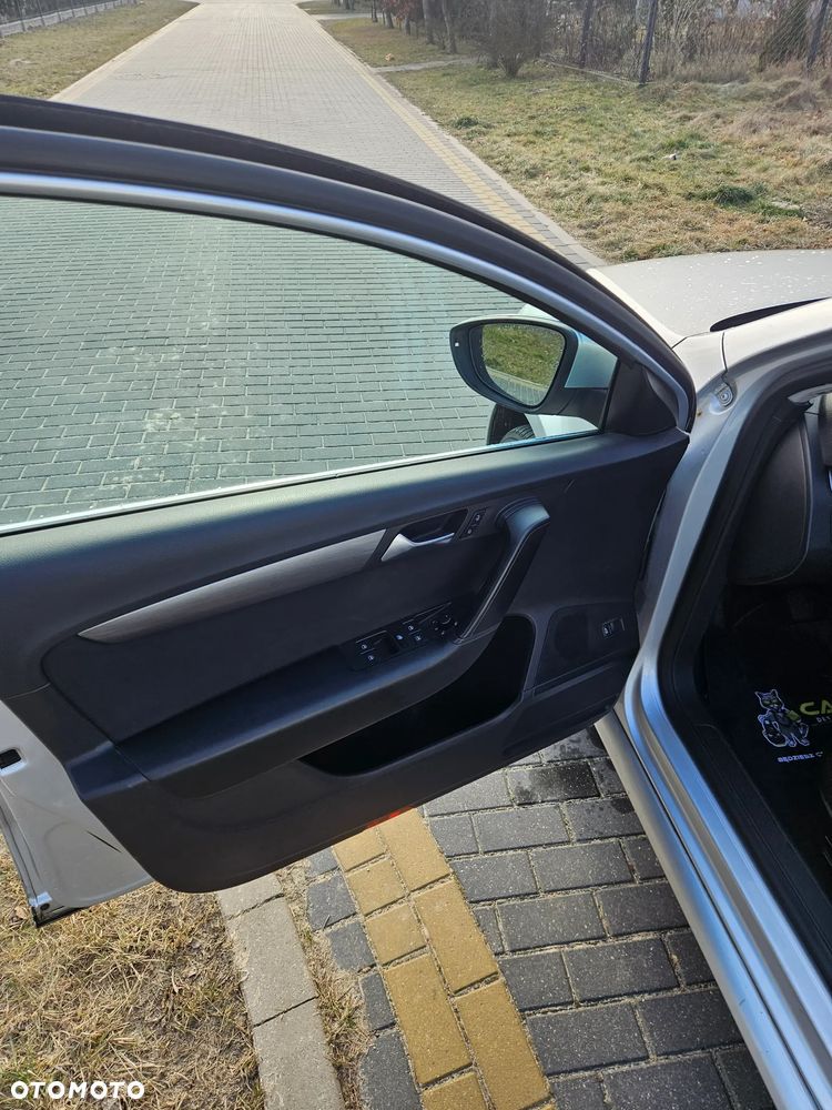 Volkswagen Passat 2.0 TDI Comfortline - 8
