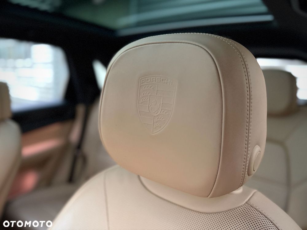 Porsche Cayenne Platinum Edition - 36