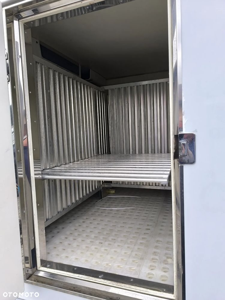 Mercedes-Benz Sprinter - 20