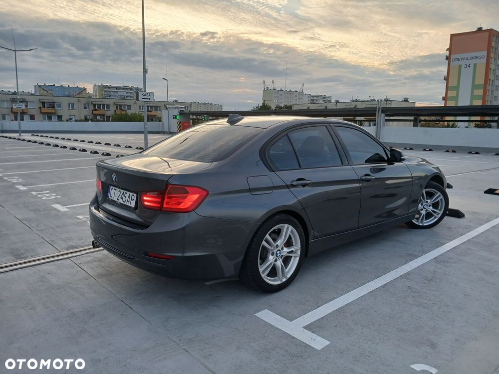 BMW Seria 3 320i M Sport - 6