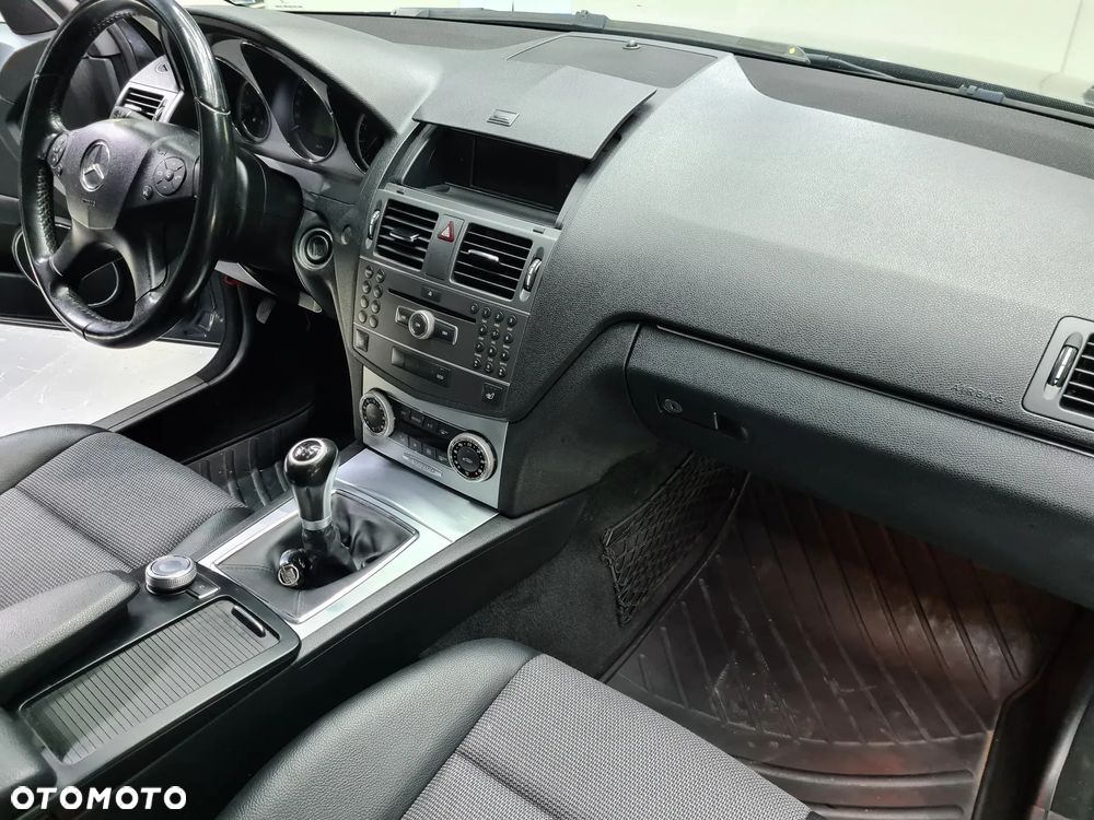 Mercedes-Benz Klasa C 180 BlueEFFICIENCY Avantgarde - 13
