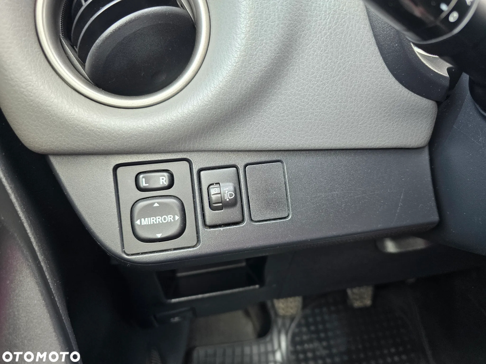 Toyota Yaris 1.0 Active EU6 - 11
