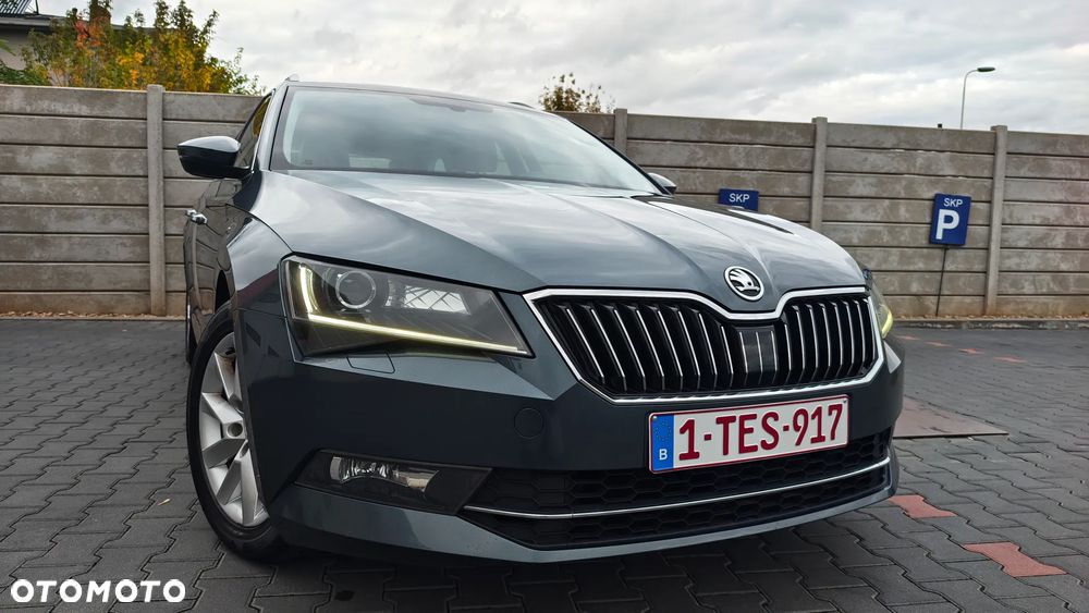 Skoda Superb 2.0 TDI Premium Edition - 13