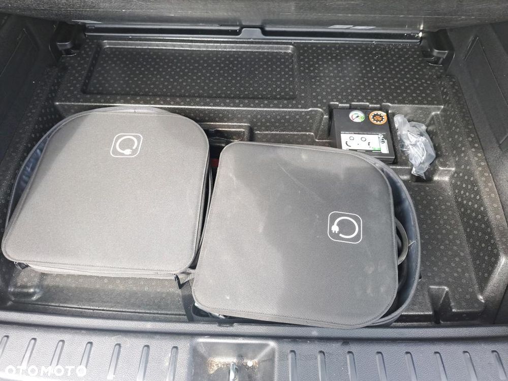 Mercedes-Benz EQB - 8