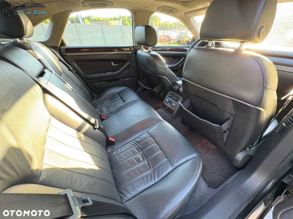 Audi A8 4.2 Quattro - 25