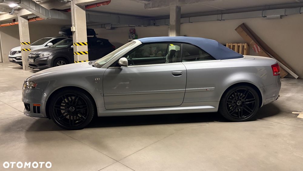 Audi RS4 Cabrio Standard - 8