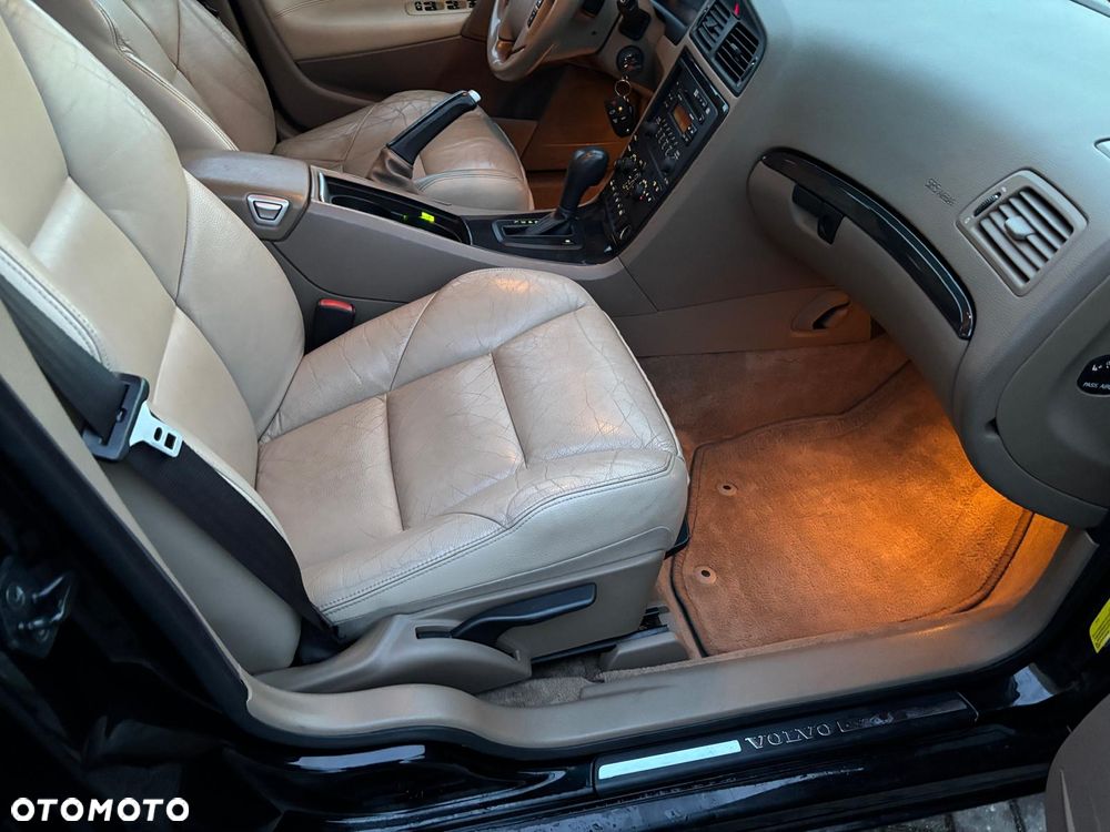 Volvo V70 2.4 Momentum - 21