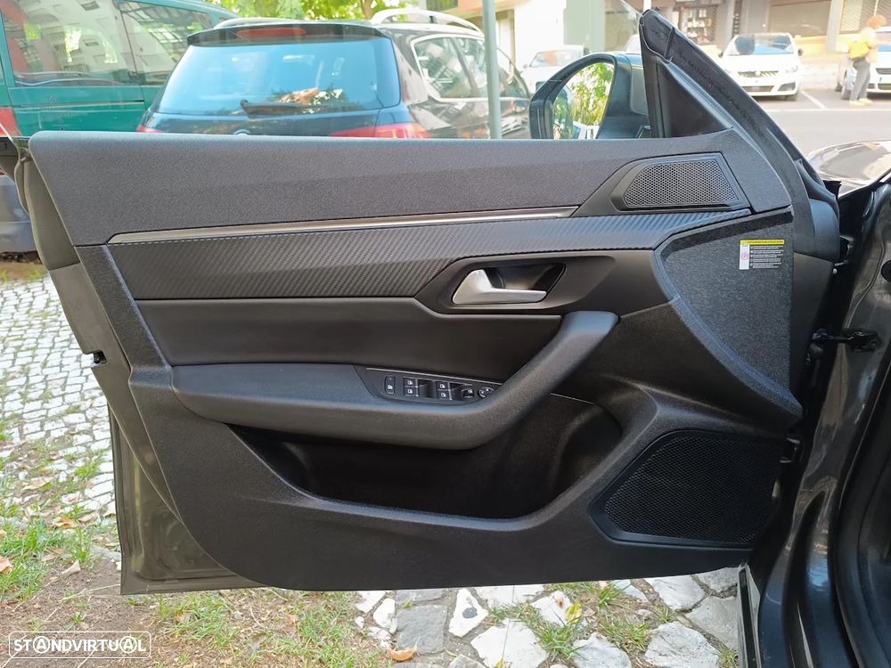 Peugeot 508 Hybrid 225 e-EAT8 Allure Pack - 11