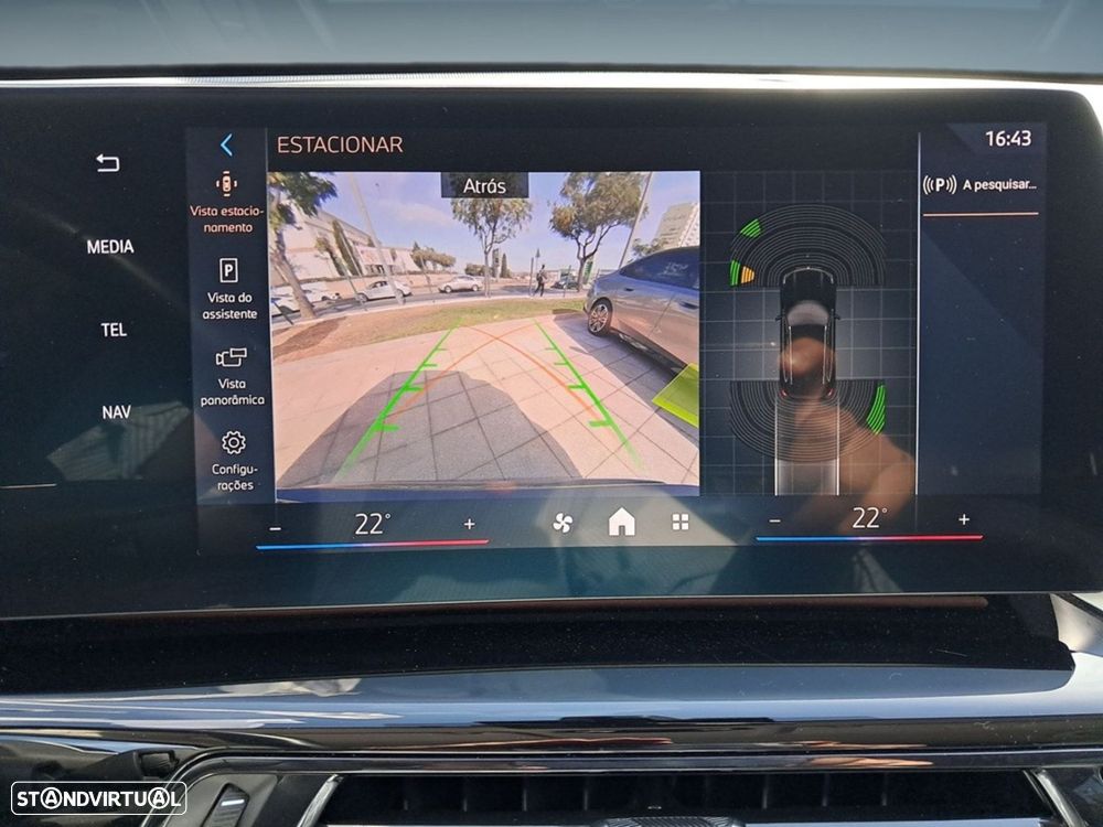 BMW iX1 eDrive20 Pack Desportivo M - 17