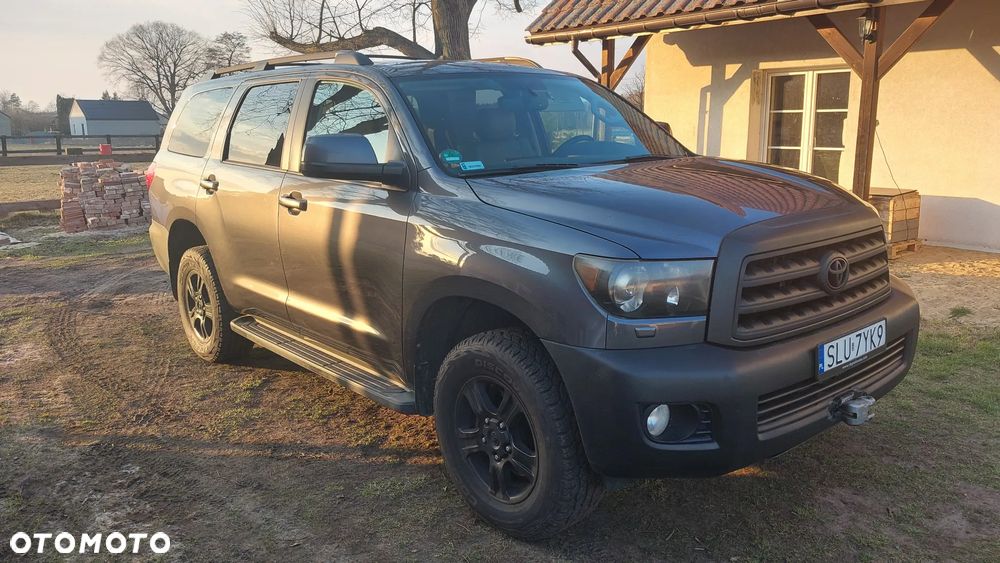 Toyota Sequoia - 1