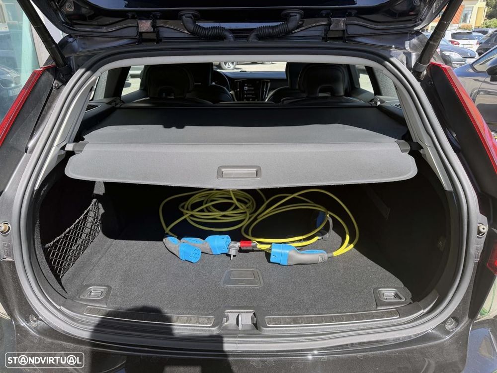 Volvo V60 2.0 T8 AWD TE Momentum Plus - 19