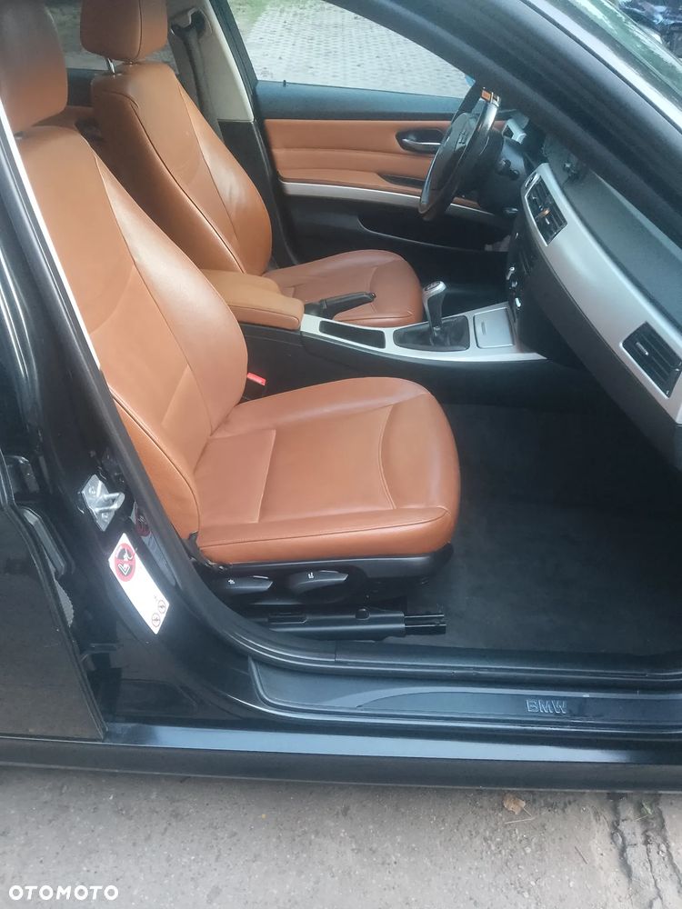 BMW 3 Series 2011 photo 4