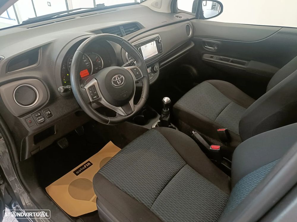 Toyota Yaris 1.4 D-4D High Pack+NAVI - 9