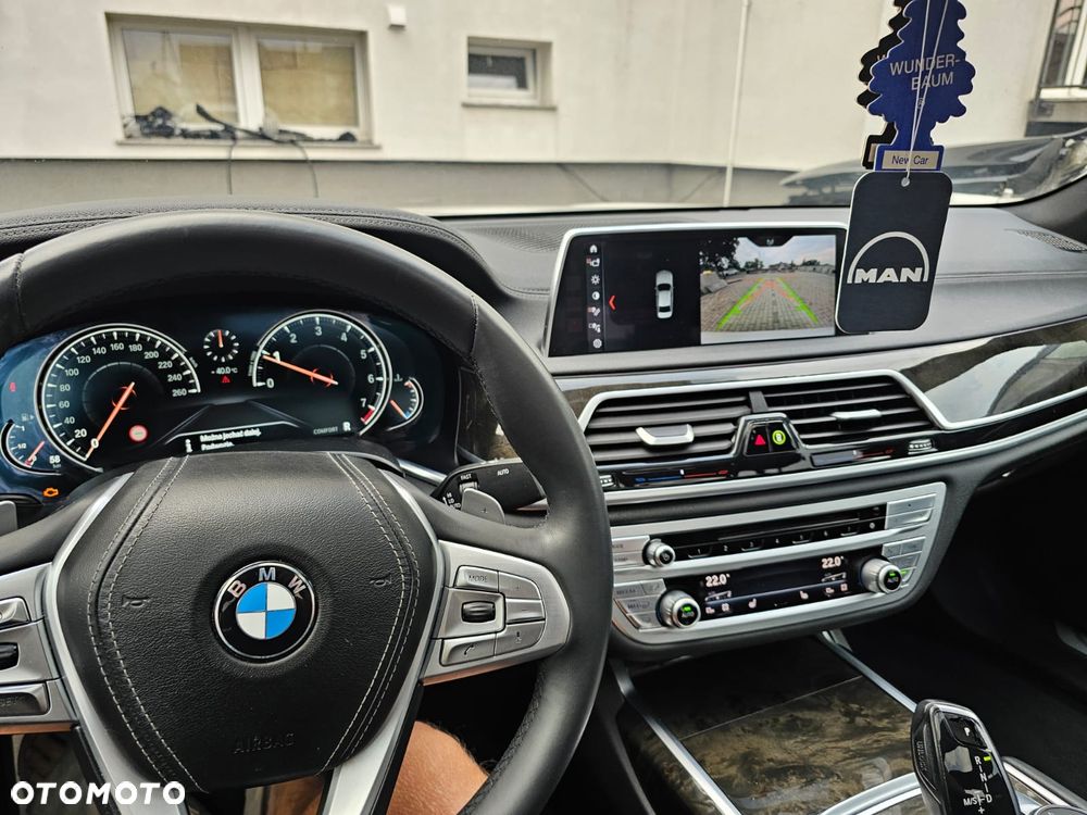 BMW Seria 7 740Li - 16