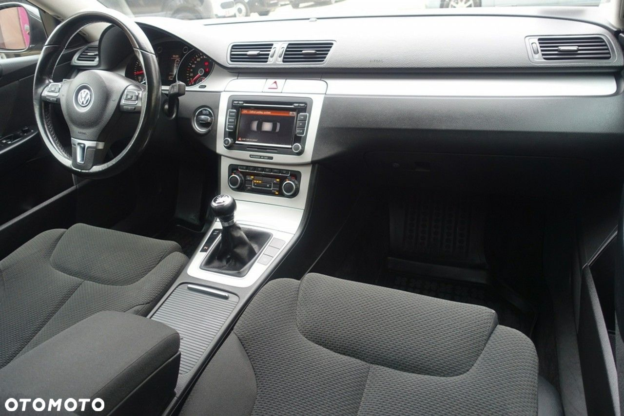 Volkswagen Passat - 15