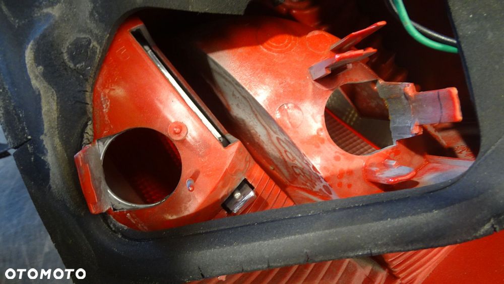 LAMPA LEWA TYLNA TOYOTA YARIS II 1.0 - 10