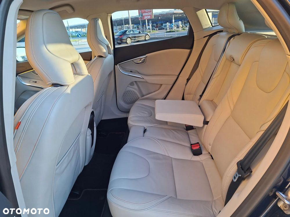 Volvo V40 Cross Country D3 Geartronic Ocean Race - 22