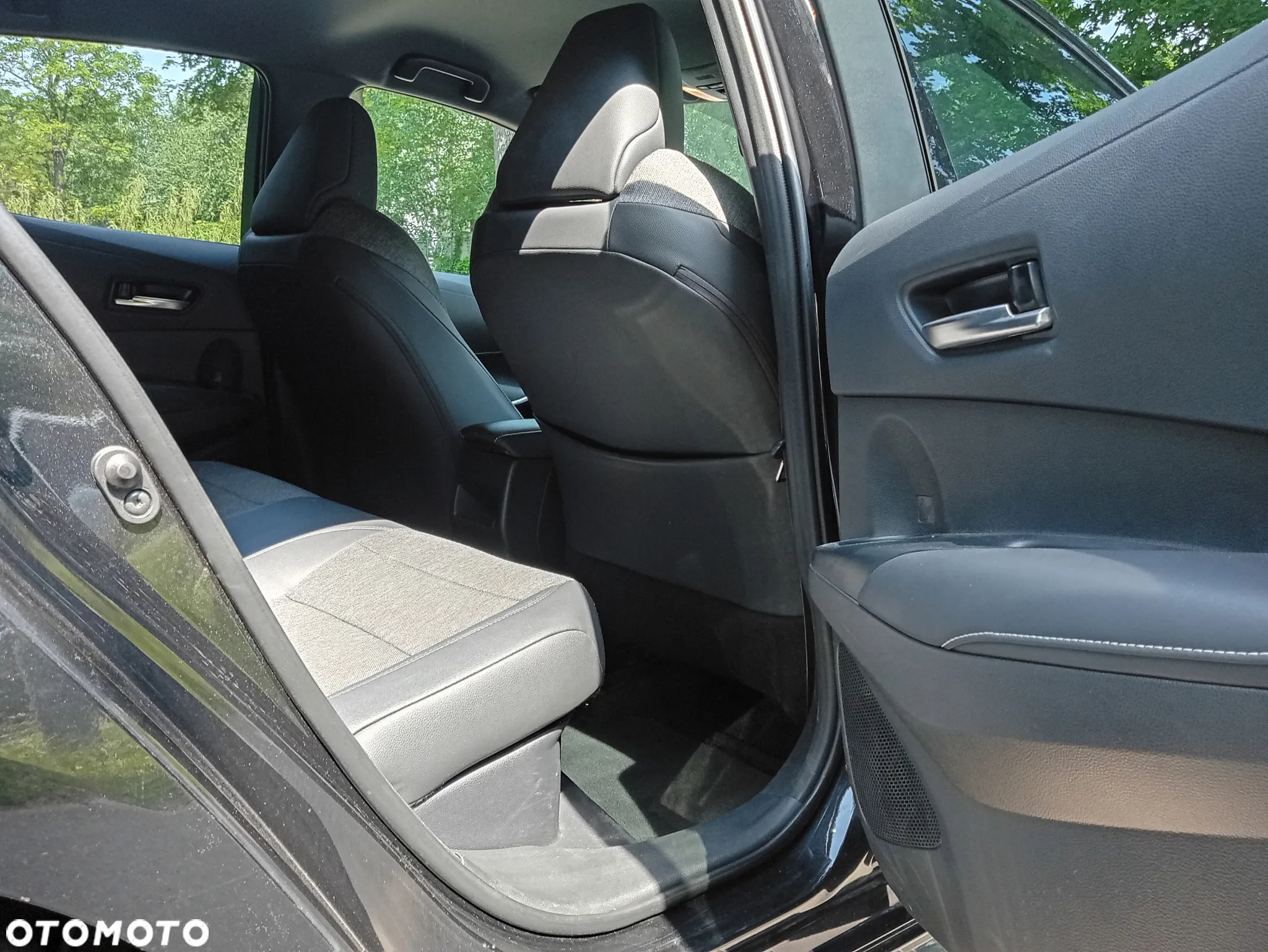 Toyota Corolla 2.0 Hybrid Comfort - 16