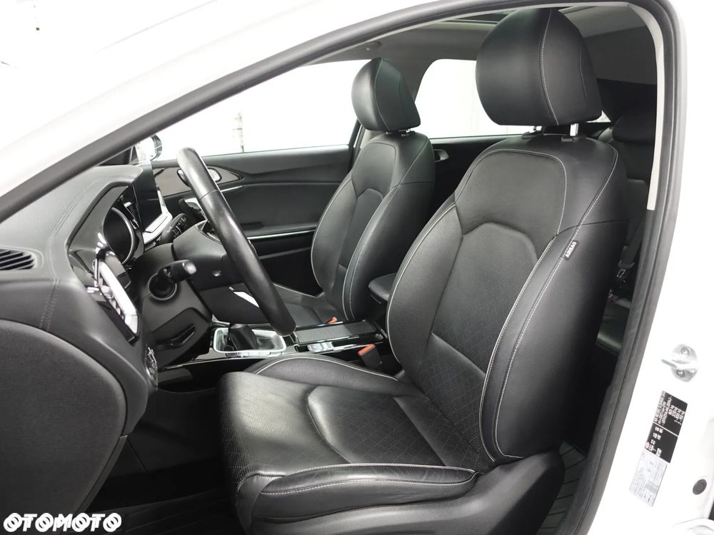 Kia Ceed 1.4 T-GDI OPF Platinum Edition - 22