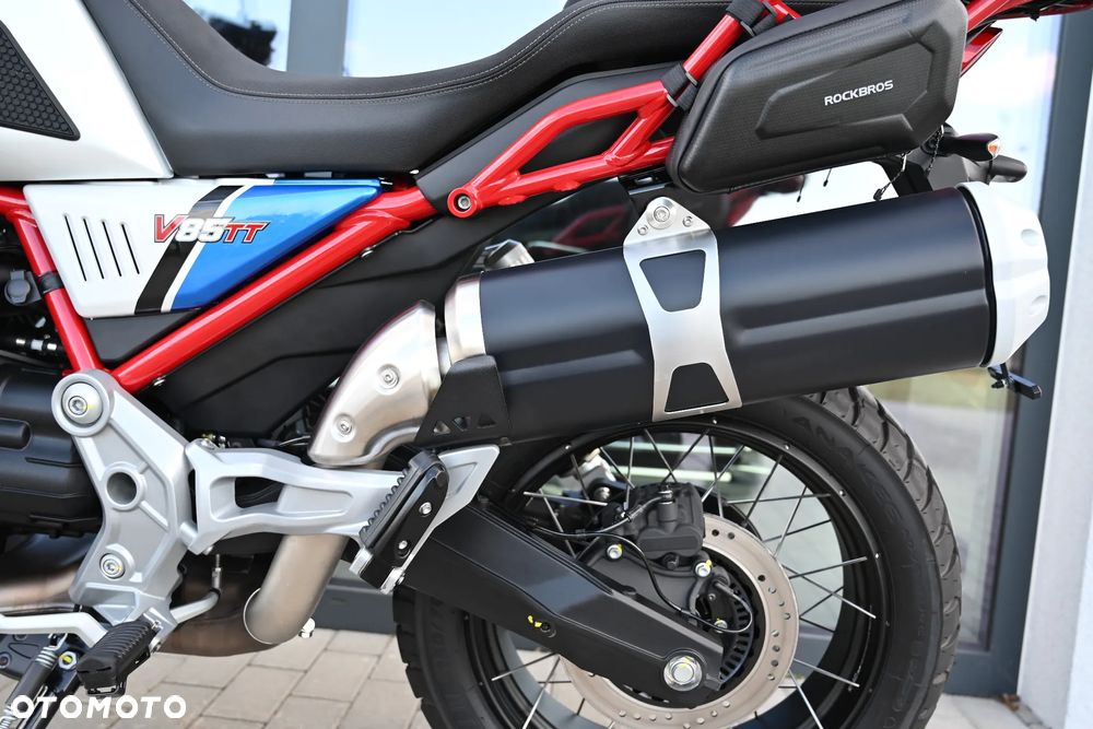 Moto Guzzi V85 - 24