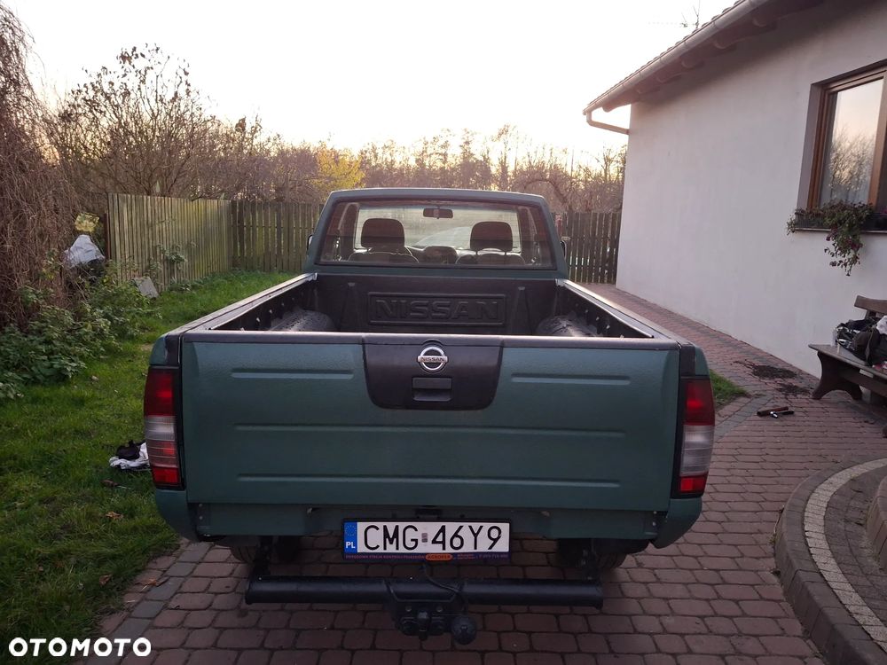Nissan Pickup - 2