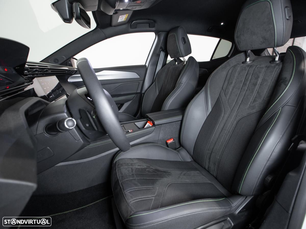 Peugeot 408 Plug-In Hybrid 225 e-EAT8 GT - 8