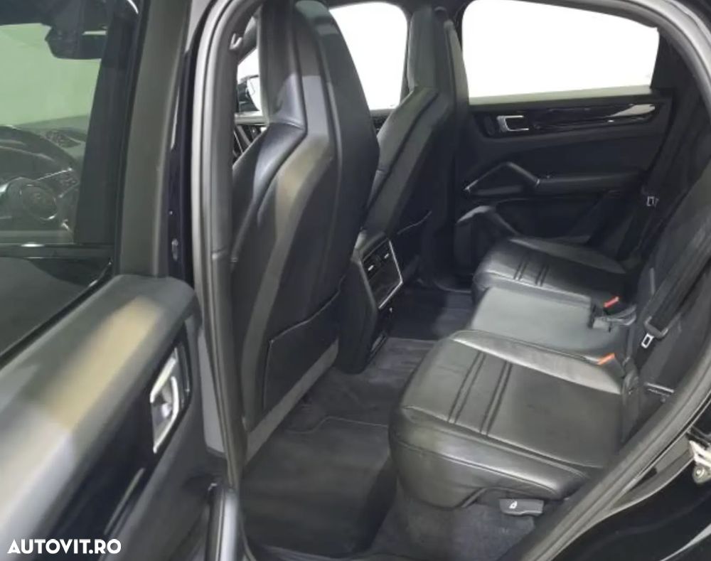 Porsche Cayenne Coupe - 8