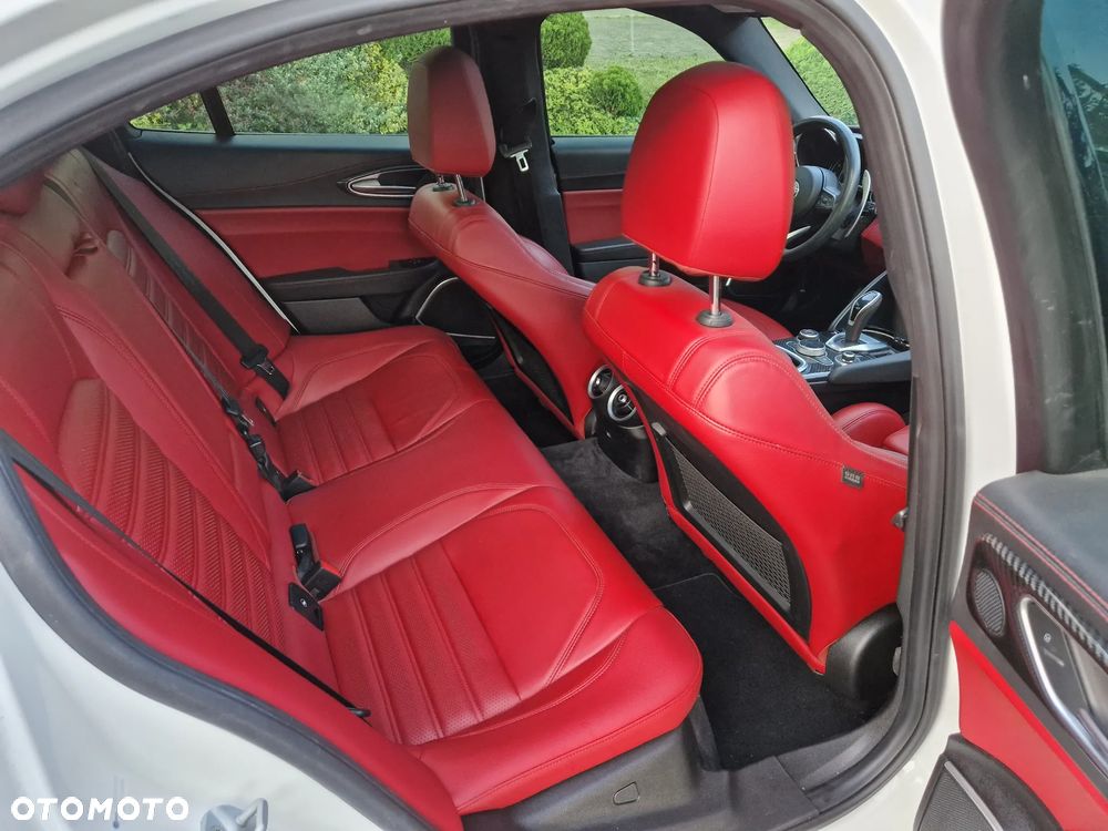 Alfa Romeo Giulia 2.0 Turbo 16V AT8 Veloce Ti - 10