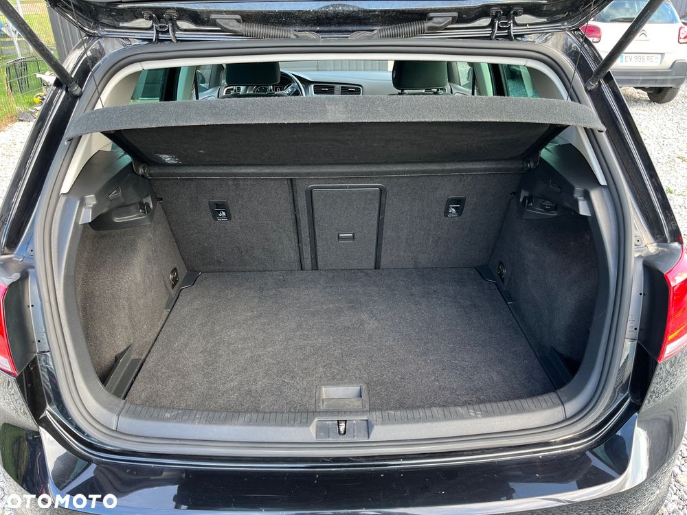 Volkswagen Golf 2.0 TDI BlueMotion Technology Lounge - 23