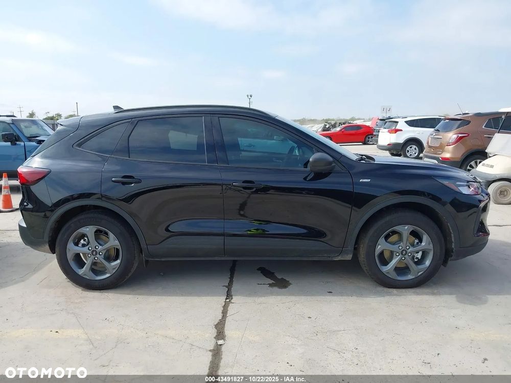 Ford Kuga 2.5 FHEV FWD ST-Line - 8