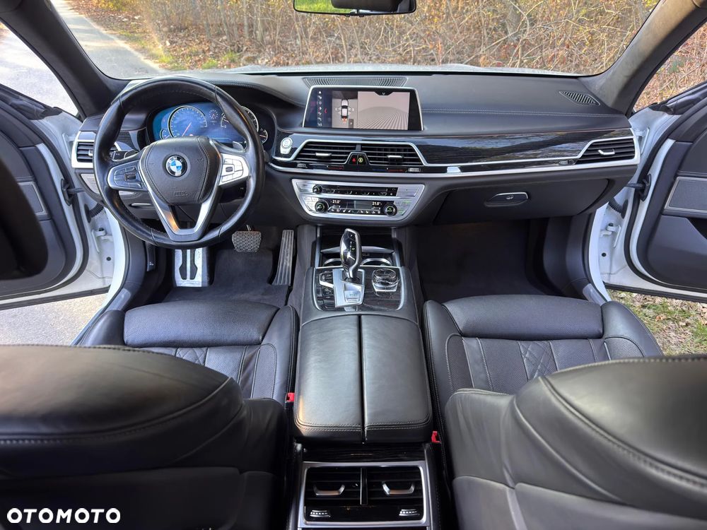 BMW Seria 7 750i xDrive - 12