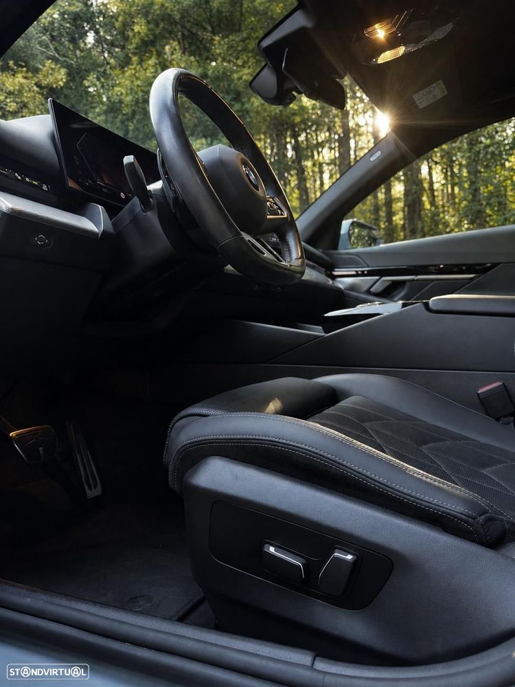 BMW 520 d Pack Desportivo M Pro — fotografia 17