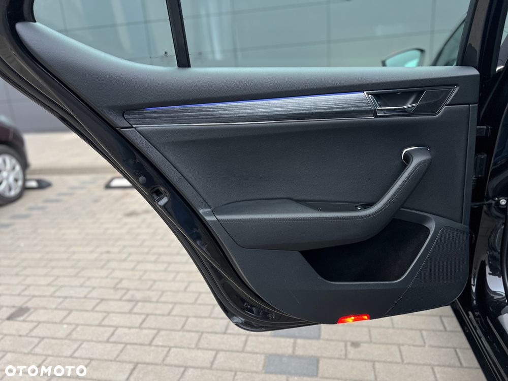 Skoda Superb 2.0 TDI DSG Premium Edition - 37