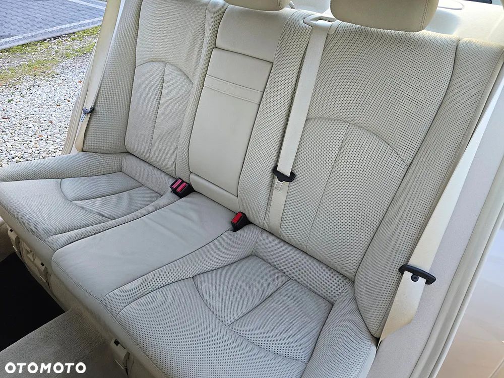 Mercedes-Benz Klasa E - 21