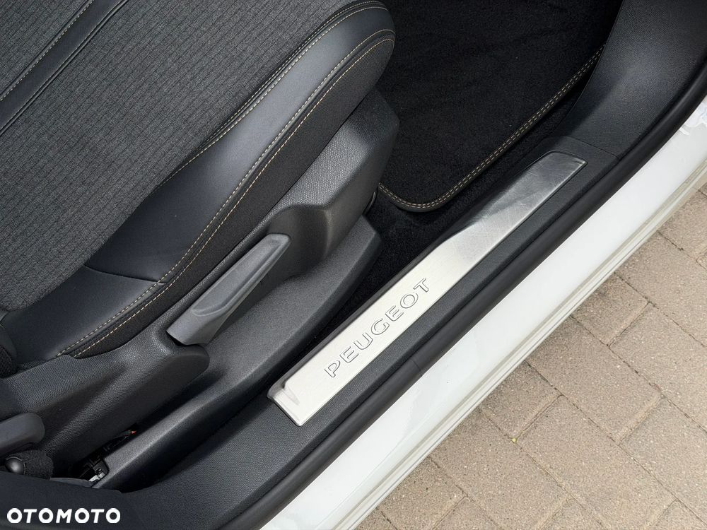 Peugeot 3008 1.6 PureTech GPF GT Line S&S EAT8 - 33