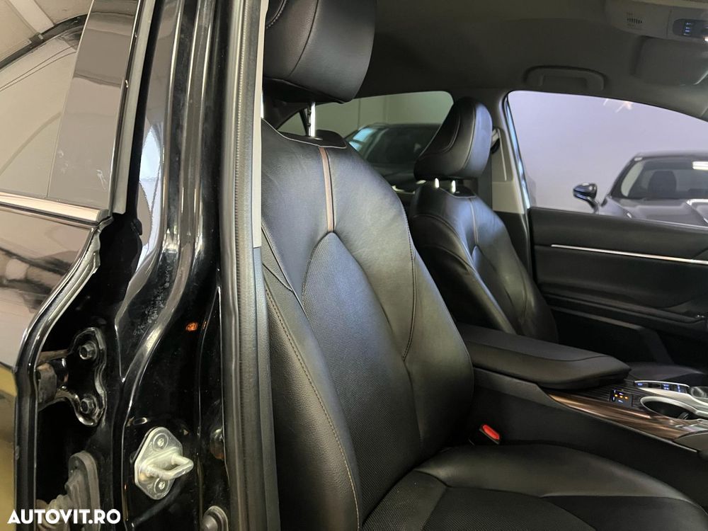 Toyota Camry Luxury - 15