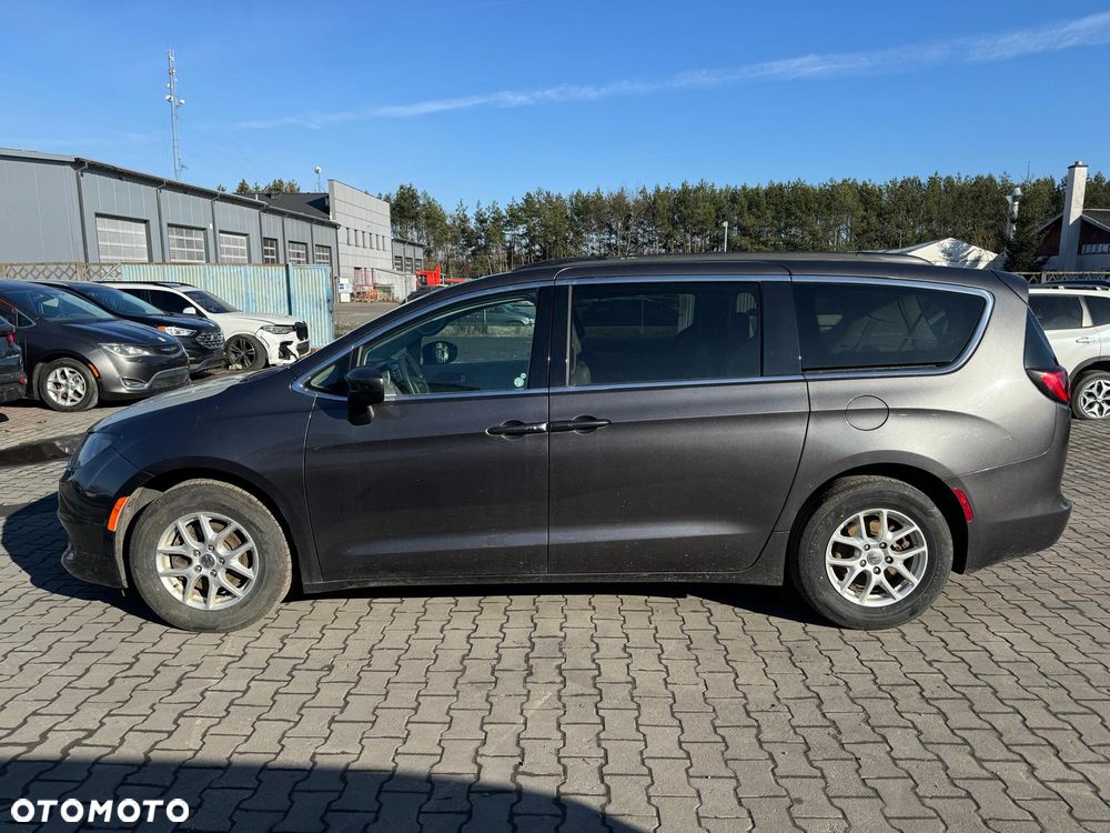 Chrysler Pacifica - 1