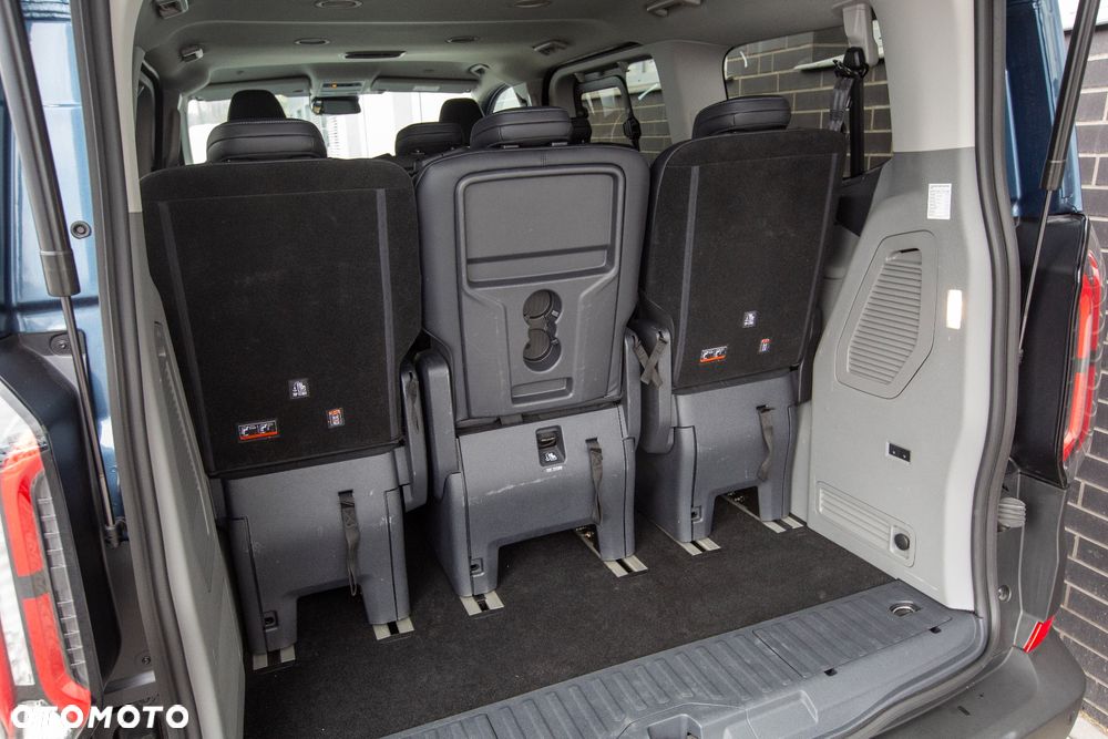 Ford Tourneo Custom - 12