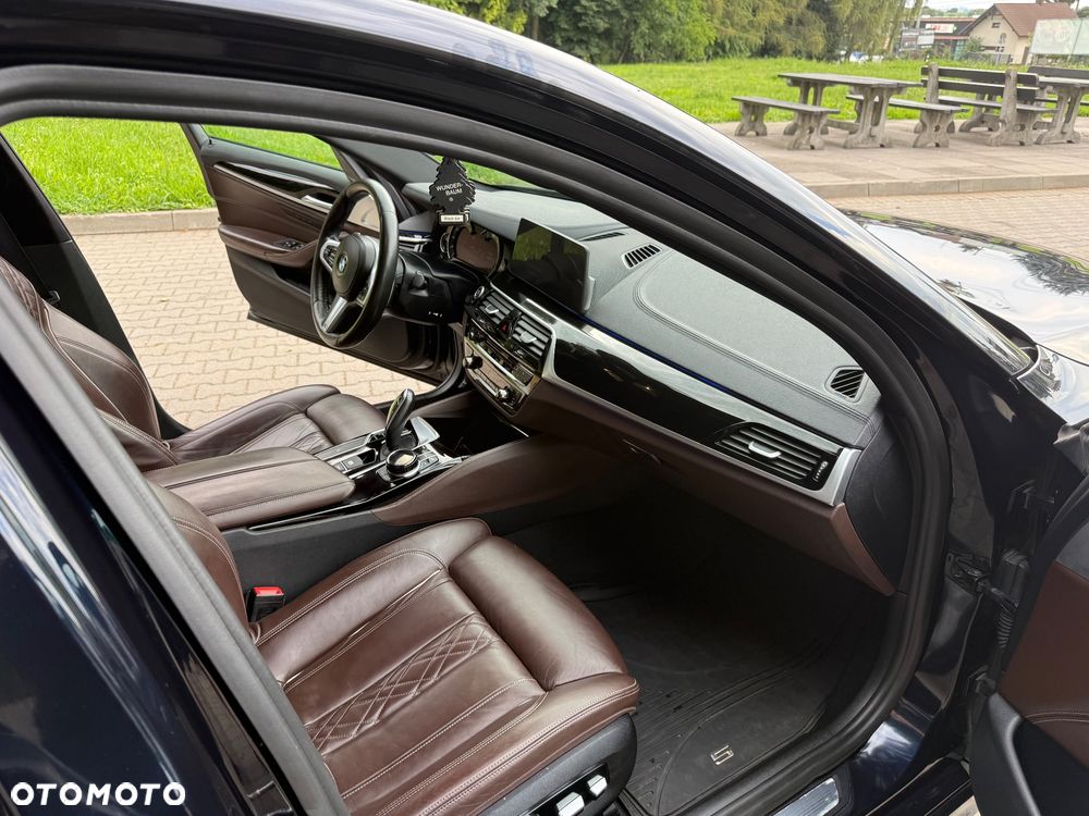 BMW Seria 5 M550i xDrive sport - 6