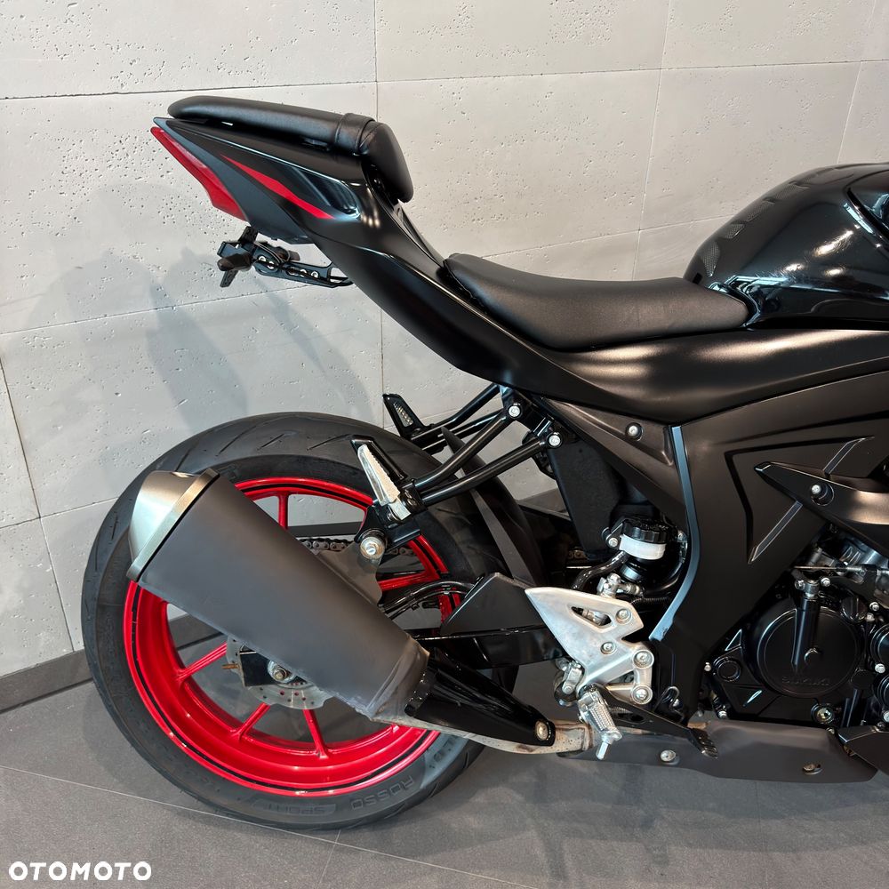 Suzuki GSX-R - 6