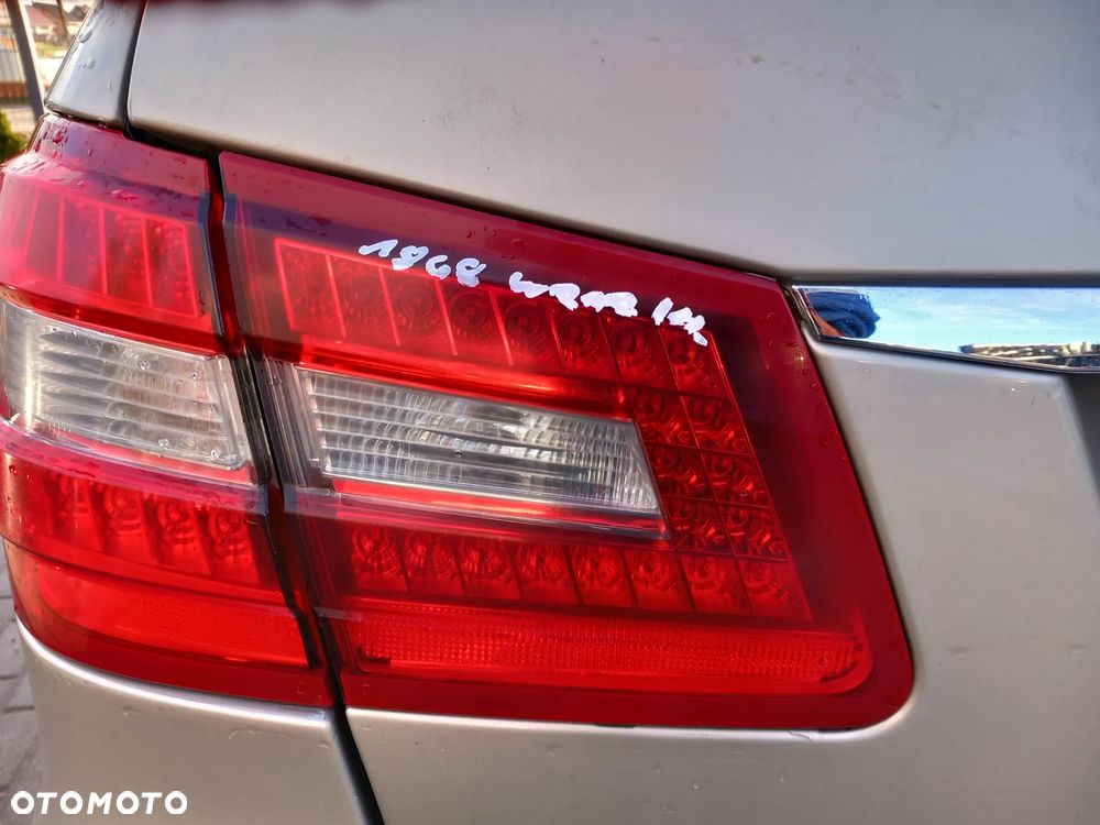 MERCEDES E-KLASA W212 LAMPA LEWA TYLNA LEWY TYŁ W KLAPE KOMBI - 2