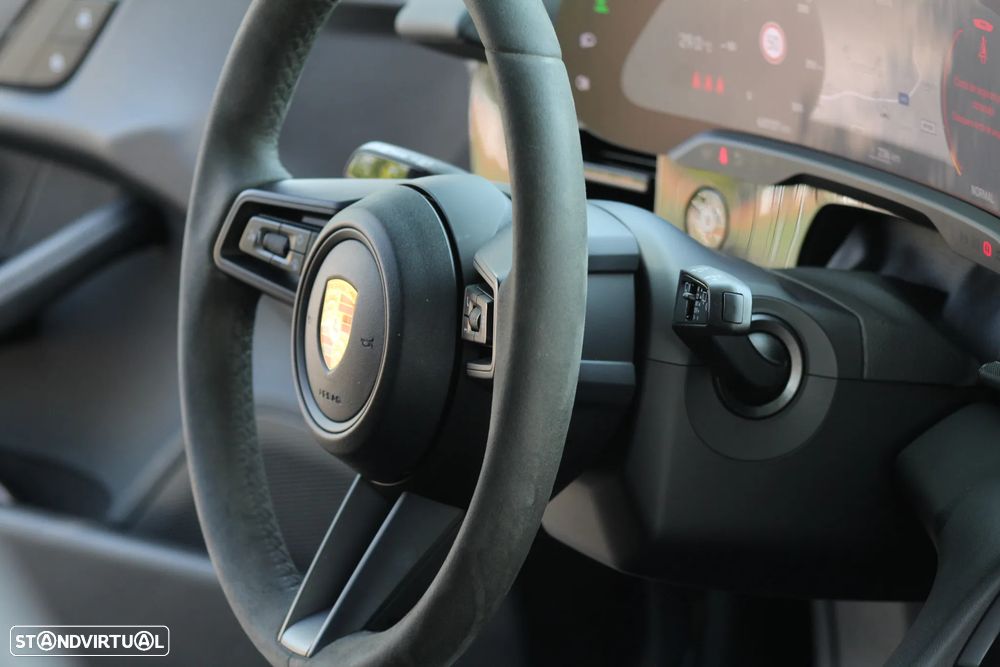 Porsche Taycan Cross Turismo 4 - 35