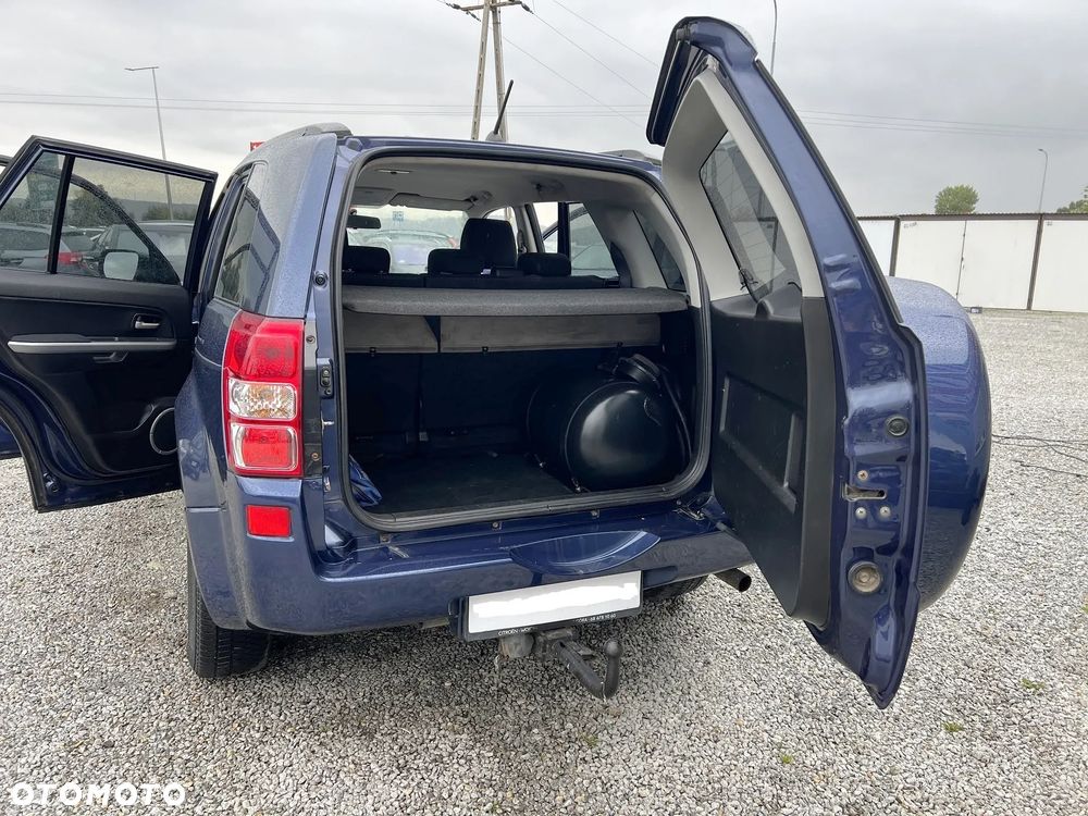 Suzuki Grand Vitara 2.0 - 14