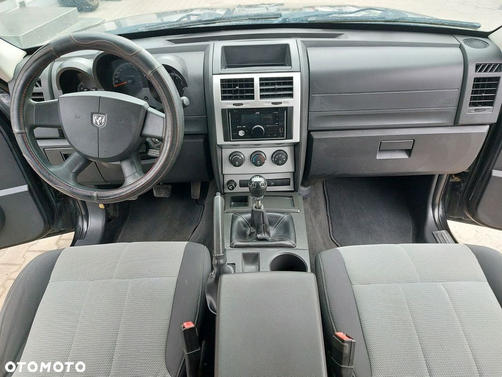 Dodge Nitro - 17